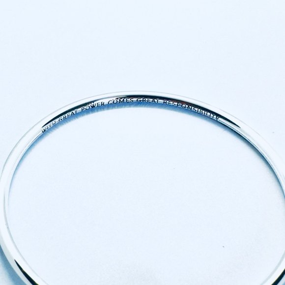 Pandora Moments Marvel Spider-Man Mask Clasp Bangle - Picture 4 of 9